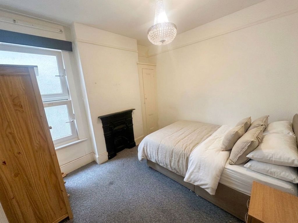 Property photo 1 of 4