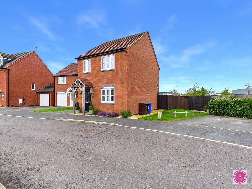 Property photo 2 of 27 Cascade Close, Burton On Trent (31).Jpg