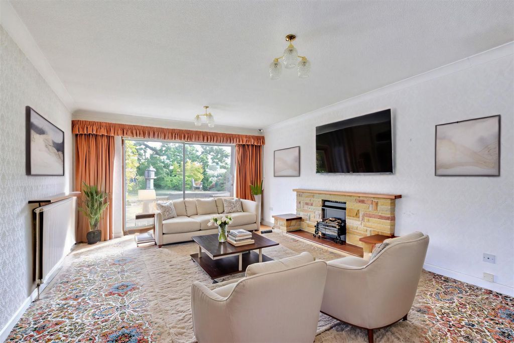 Property photo 2 of 21 Lounge_4 - 3.Jpeg