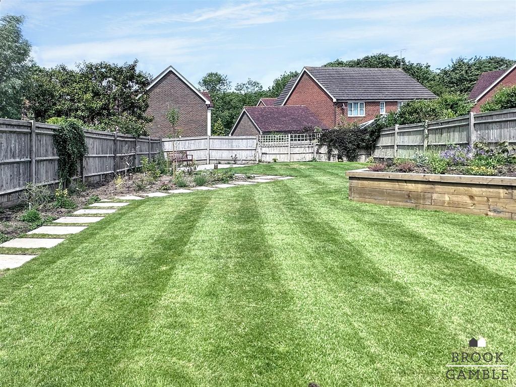 Property photo 3 of 18 01323 438506