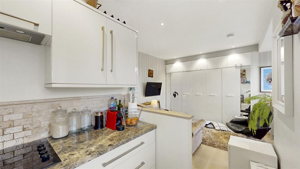 Property photo 2 of 11 Reccess Kitchen With Marble Worktops