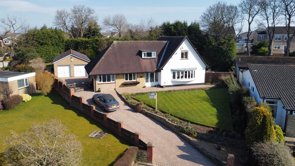 Property photo 2 of 50 Manor Road