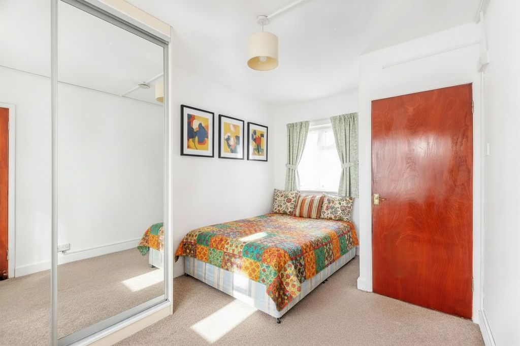 Property photo 1 of 7 0Bca6632-d910-49c2-8B17-250F777652B8