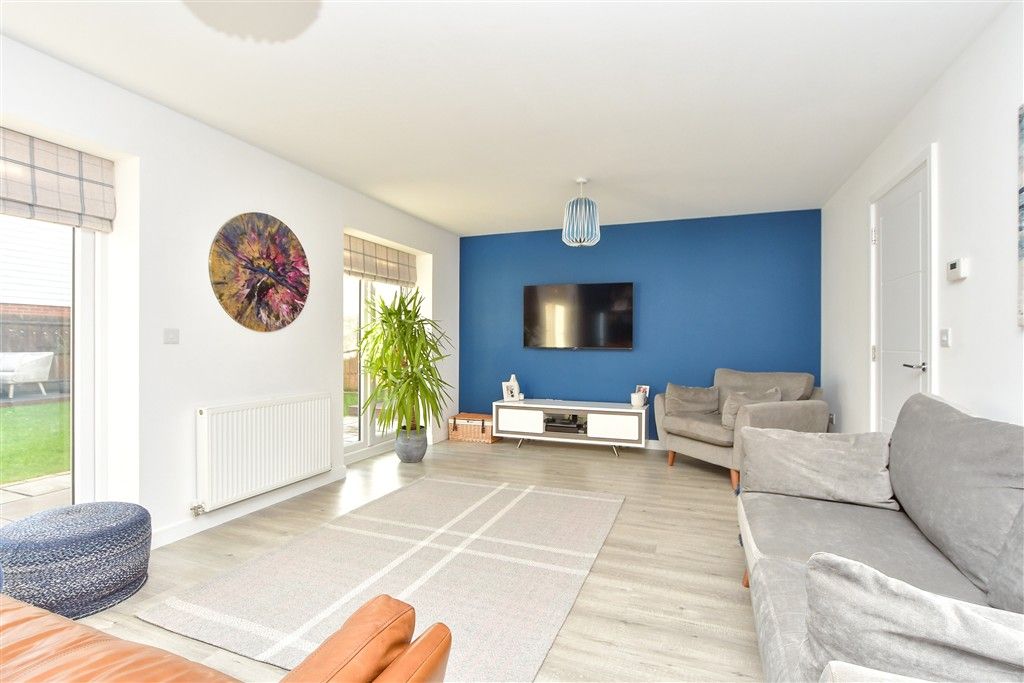 Property photo 3 of 12 Lounge