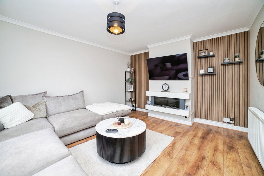 Property photo 3 of 16 Pbox-Img.Jpg