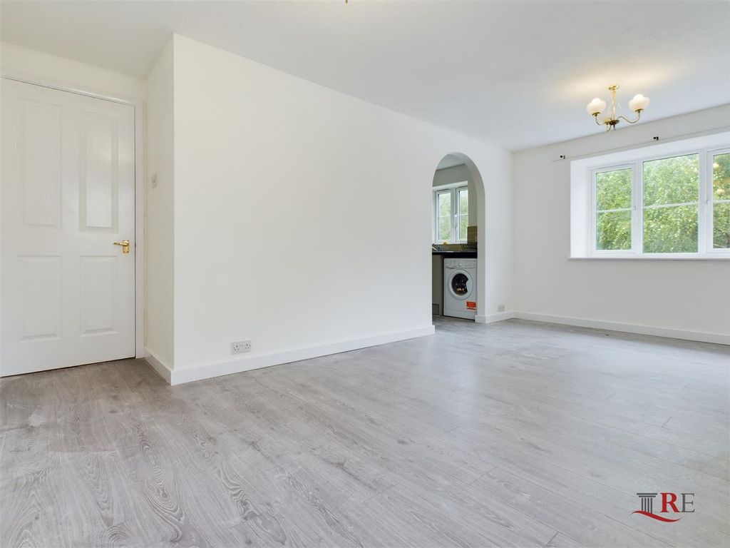 Property photo 1 of 6 Living Room