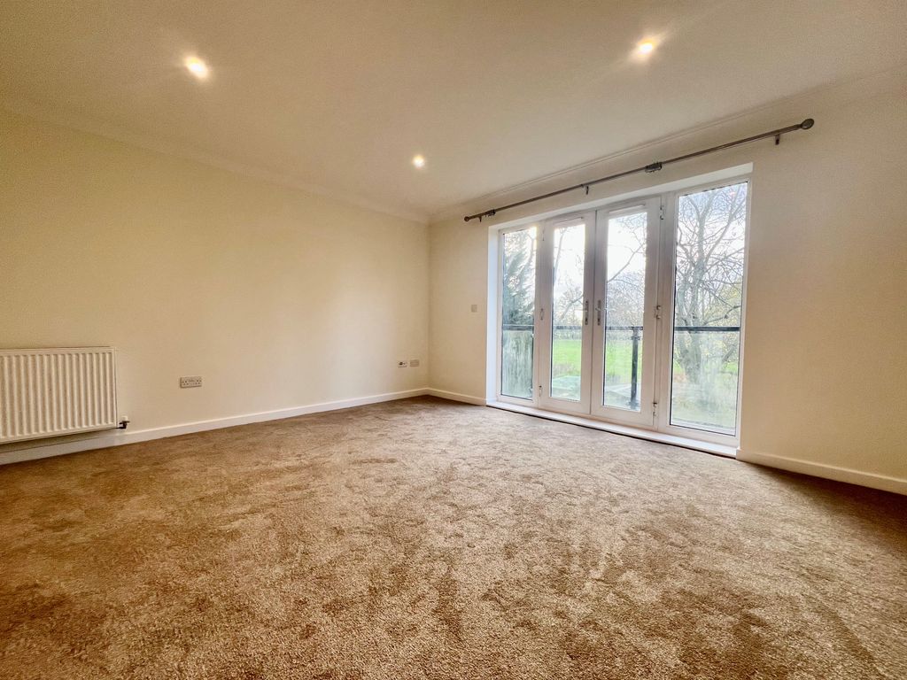 Property photo 3 of 9 Lounge