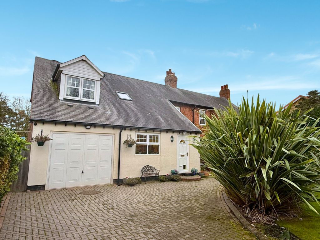 Property photo 1 of 19 Outside