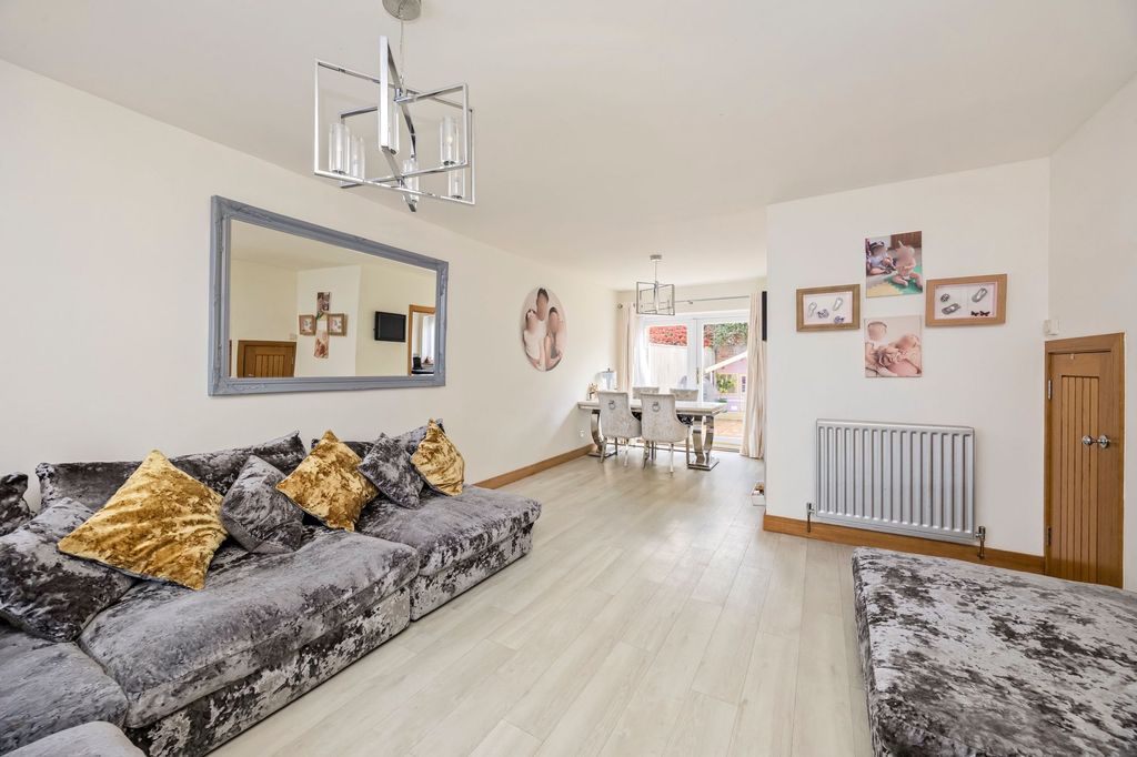 Property photo 2 of 22