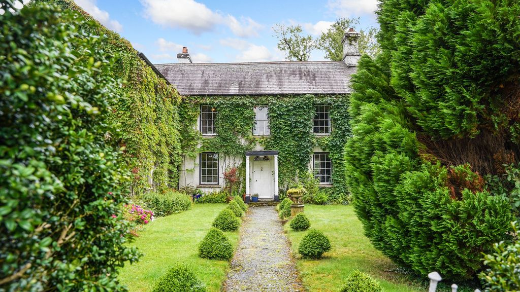 Property photo 1 of 53