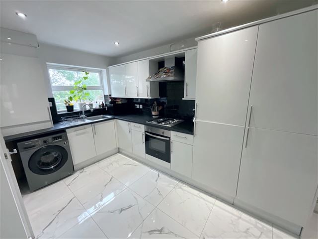 Property photo 2 of 21 Kitchen
