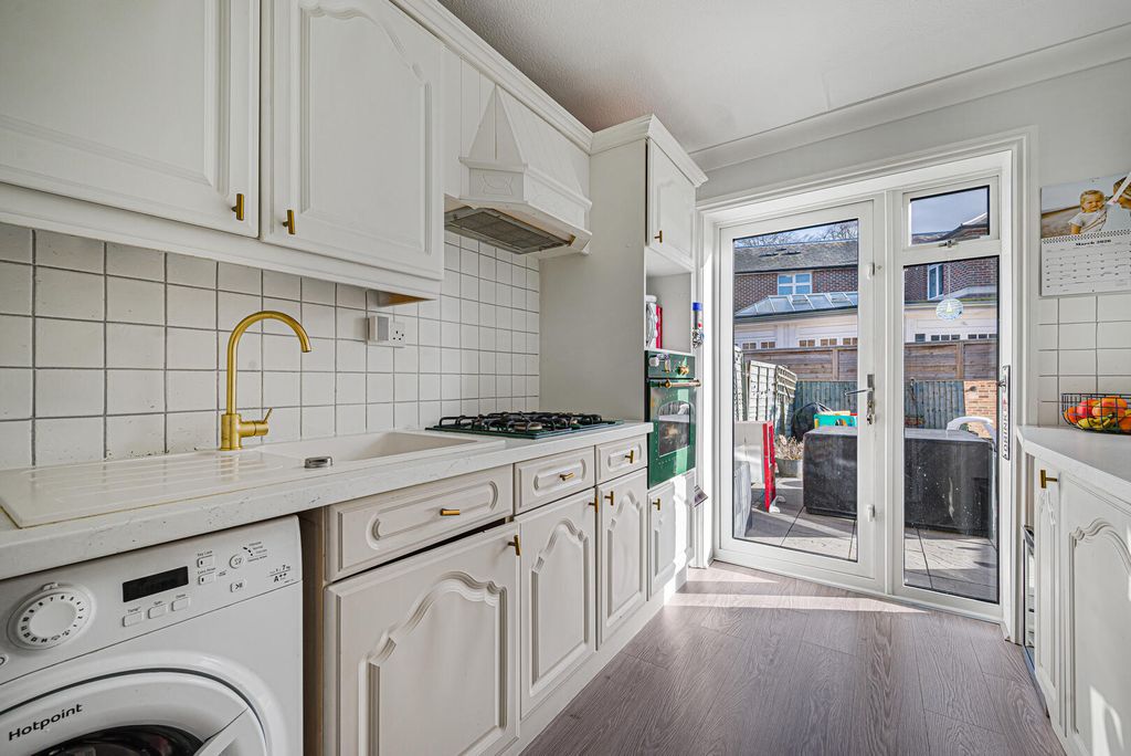 Property photo 3 of 18 Kitchen