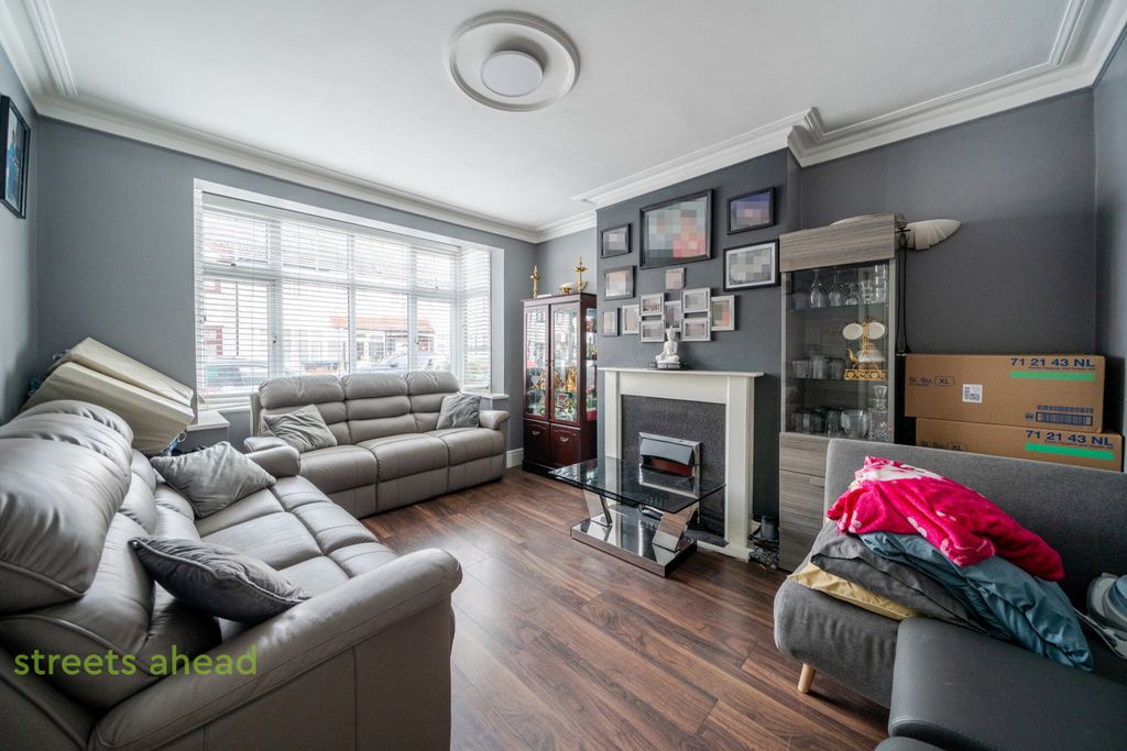 Property photo 2 of 12 2Fb019Dd-3352-430...