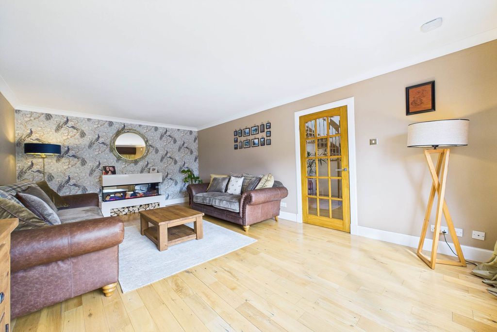 Property photo 3 of 48