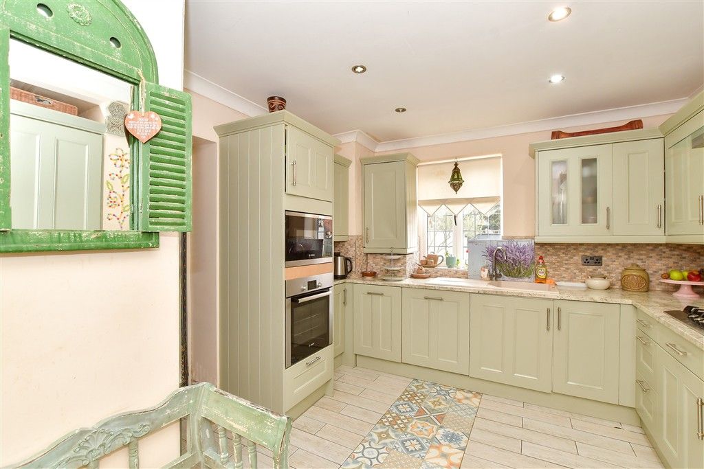 Property photo 2 of 12 Kitchen