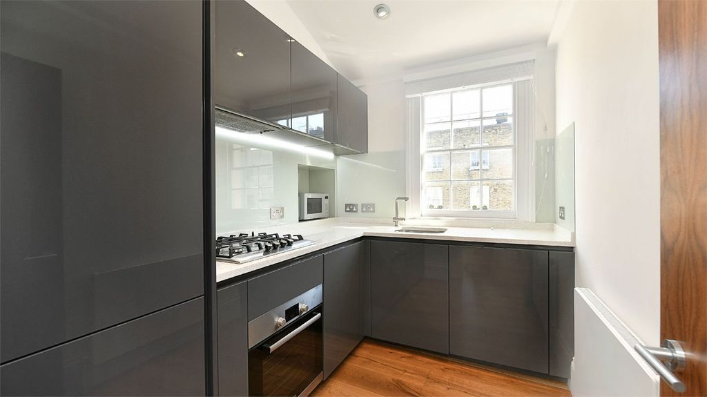 Property photo 3 of 8 Kitchen