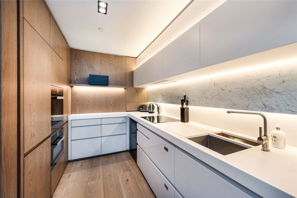 Property photo 2 of 10 Pearson Square