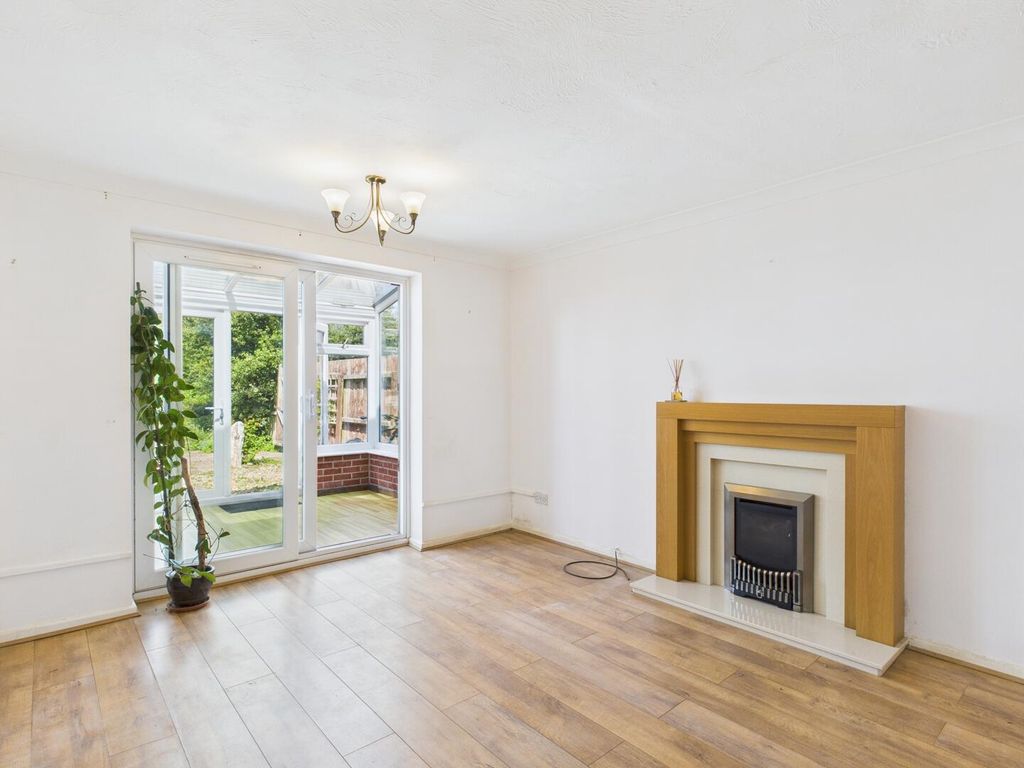 Property photo 2 of 10 Living Room