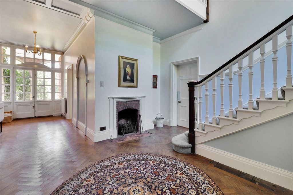 Property photo 3 of 17 Entrance Hall