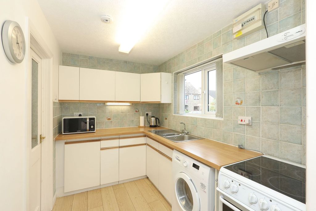 Property photo 2 of 17