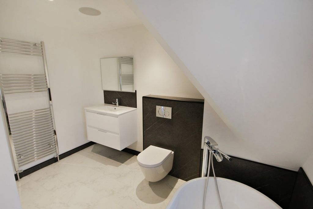 Additional image 21 of 5 bed detached house for saleTurners Hill Road, East Grinstead RH19