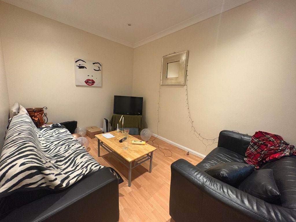 Property photo 2 of 12 Photo-2025-12-18-16-28-41