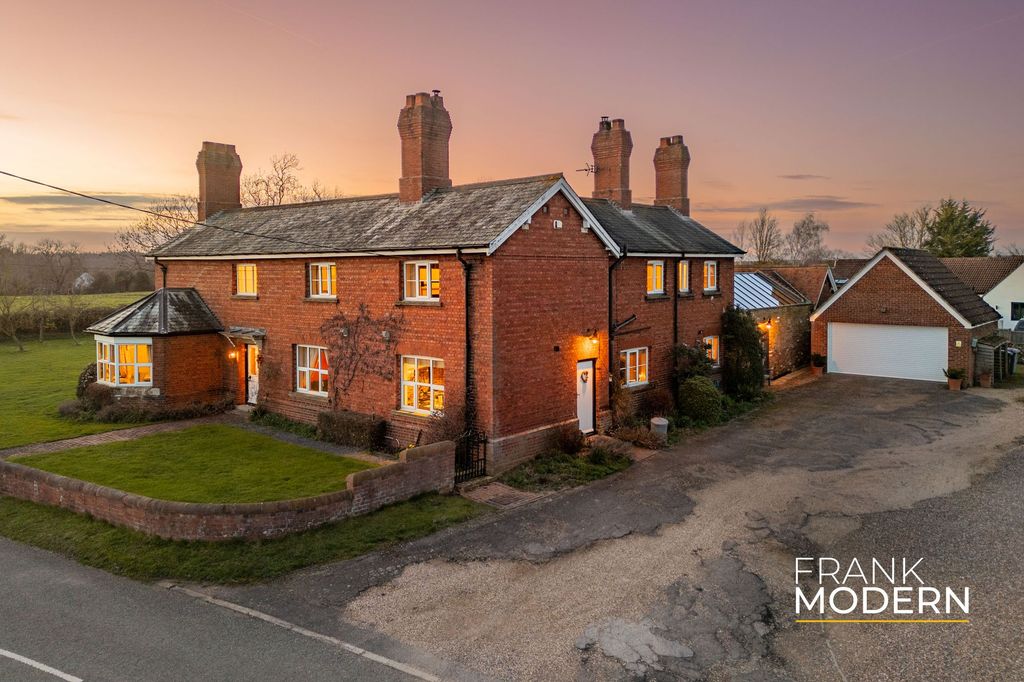 Property photo 1 of 57 Dusk