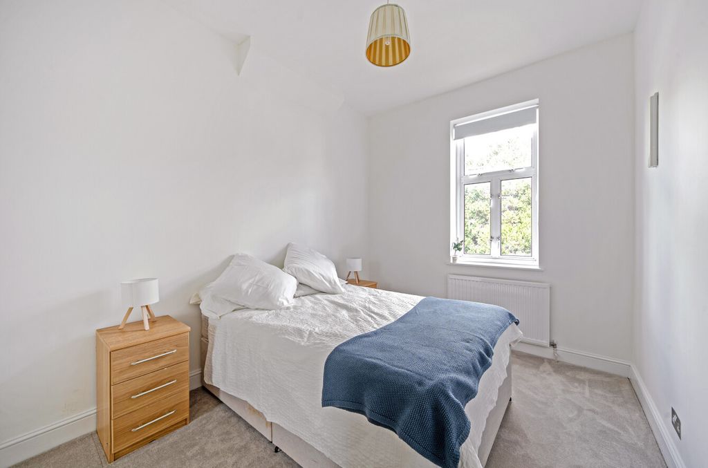 Property photo 3 of 11 1328628-12-687E16...