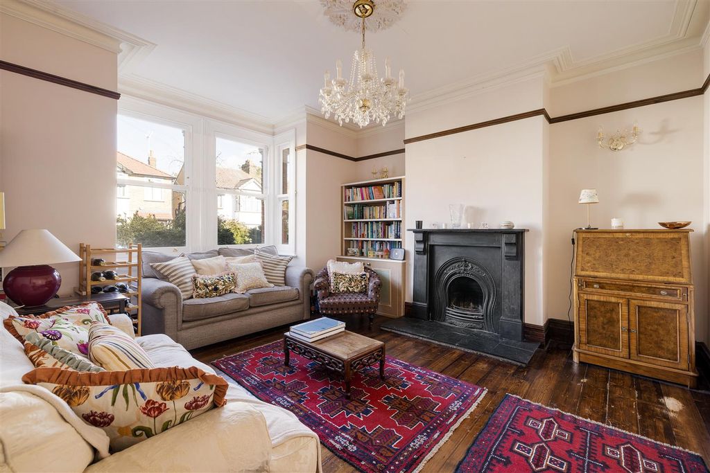 Property photo 2 of 41 Horn Lane, Ig8