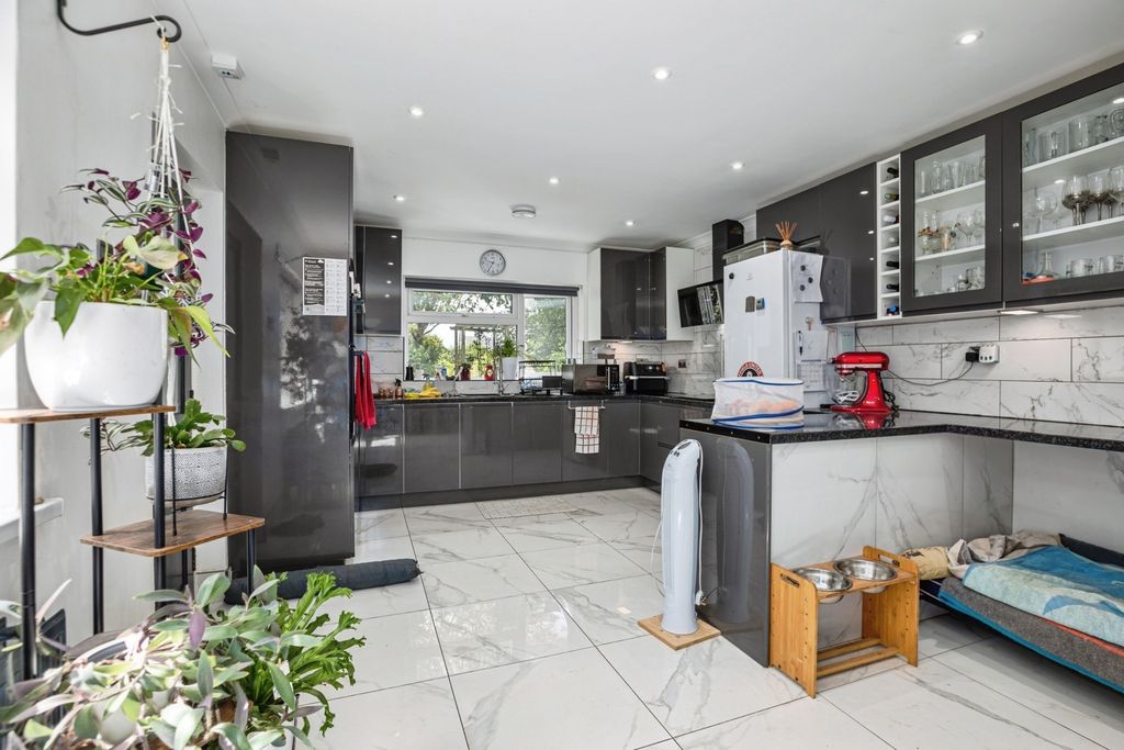 Property photo 3 of 31 Pbox-Img.Jpg