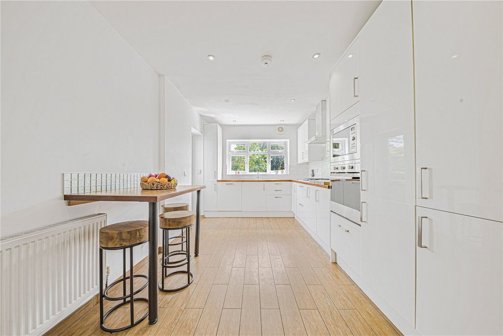 Property photo 3 of 29 Kitchen