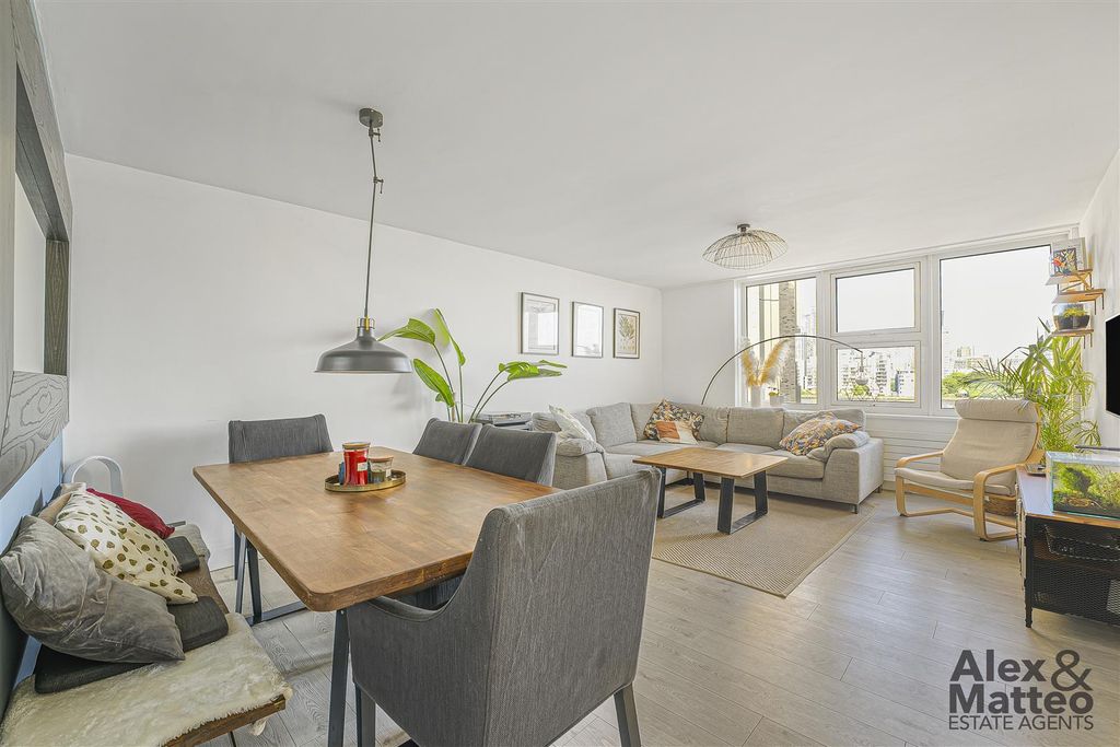 Property photo 2 of 20 Custom House