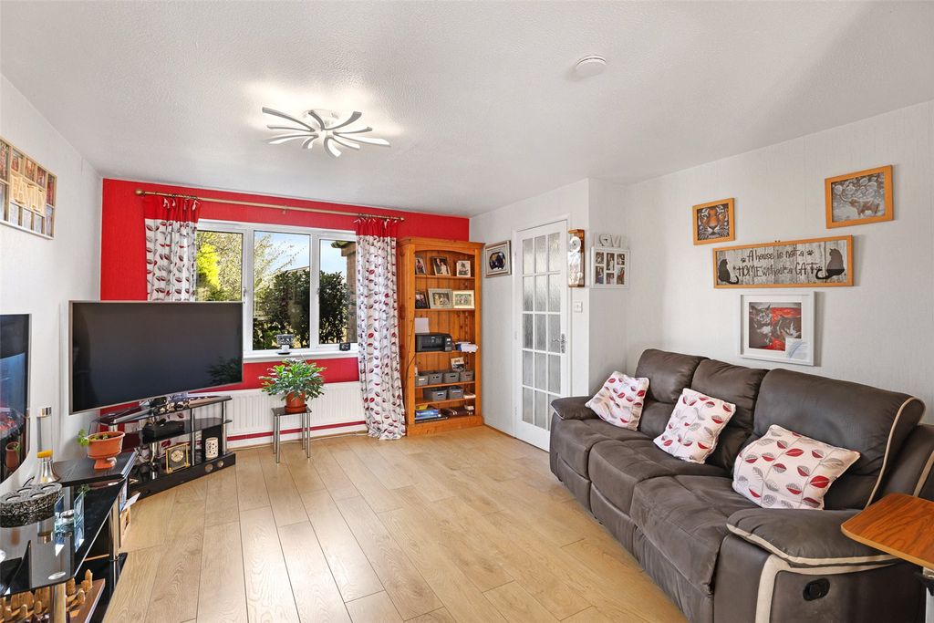 Property photo 3 of 16 Living Room