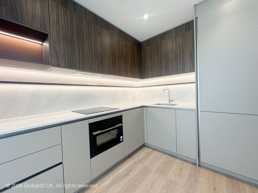 Property photo 3 of 8 Kitchen