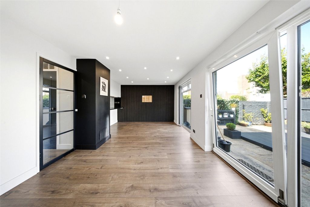 Property photo 2 of 14 Picture No. 05
