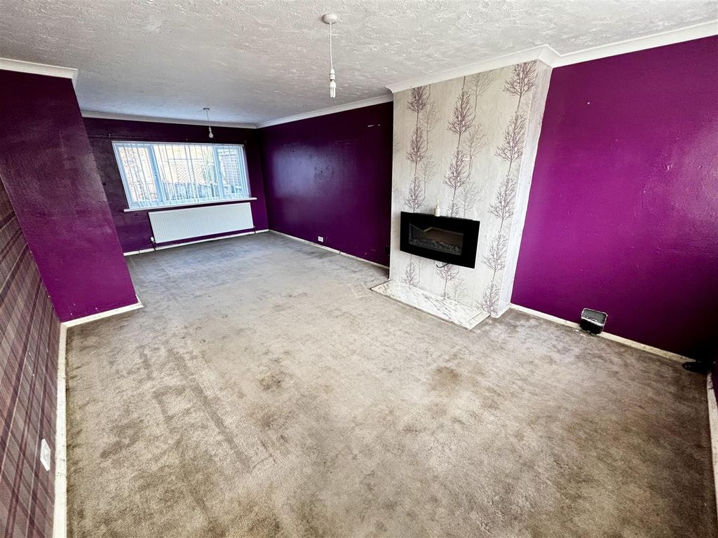 Property photo 2 of 16 Open Plan Living And Dining Room