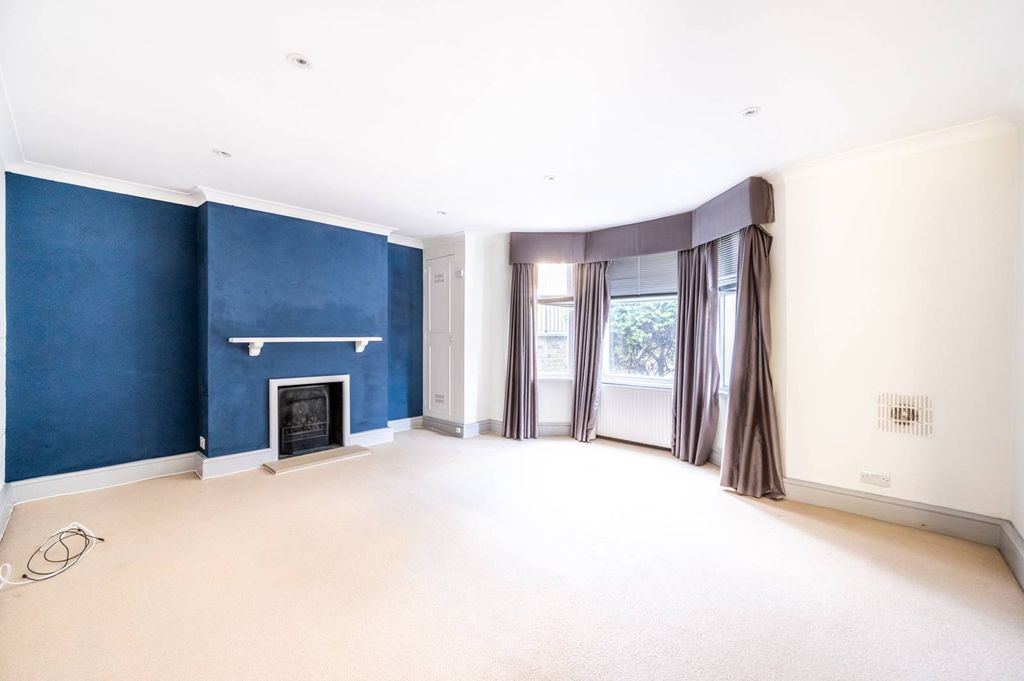 Property photo 3 of 12