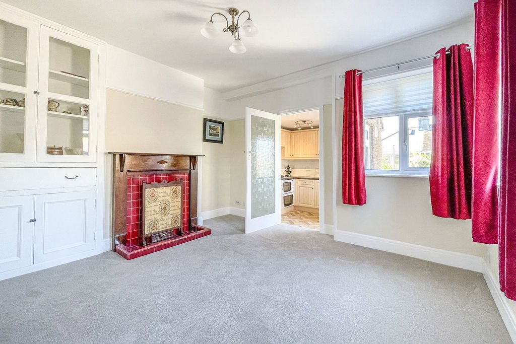 Property photo 3 of 12