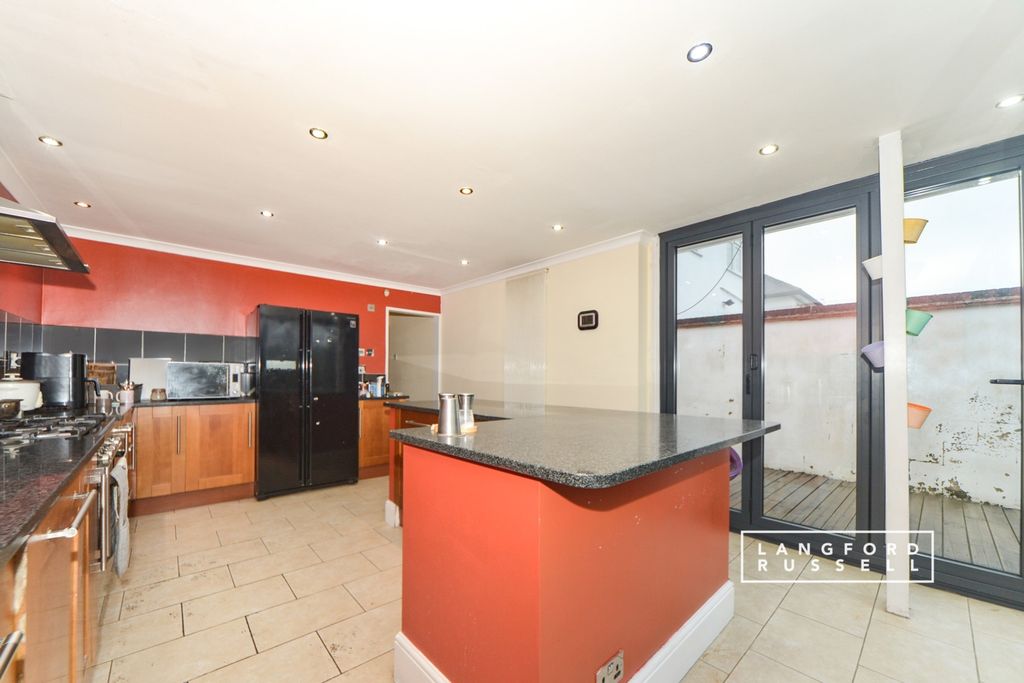 Property photo 3 of 16 Kitchen