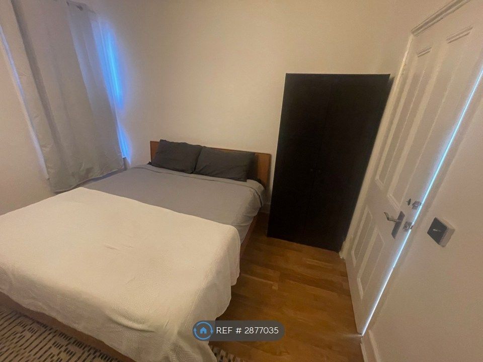 Property photo 2 of 11 Very Large Double Bedroom