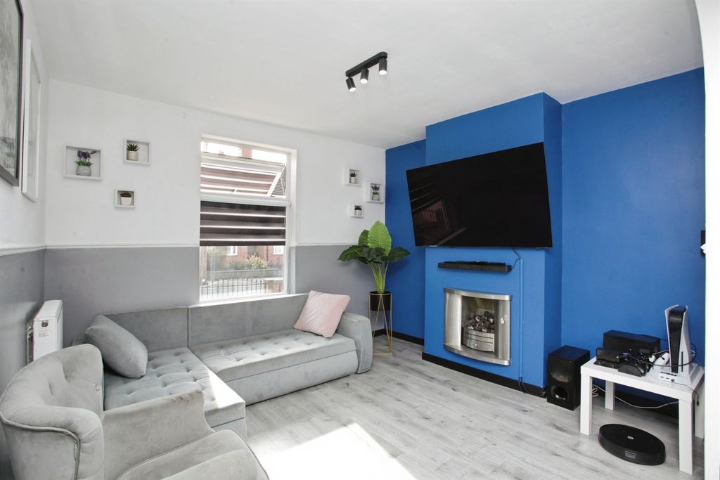 Property photo 2 of 23