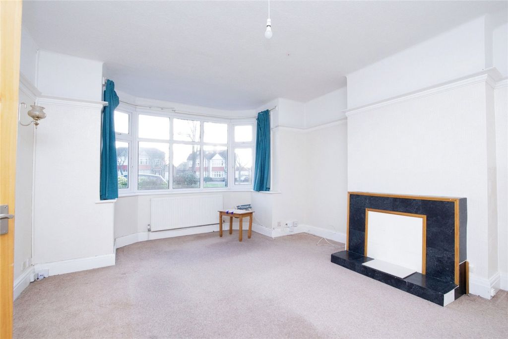 Property photo 2 of 15 Picture No. 14