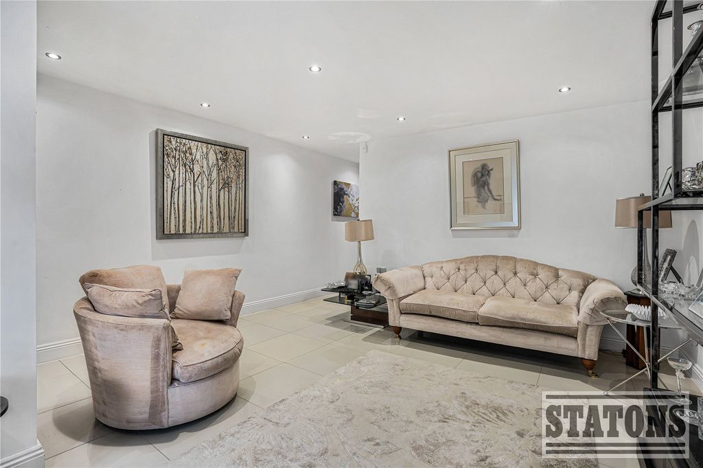 Property photo 3 of 16 Picture No. 16