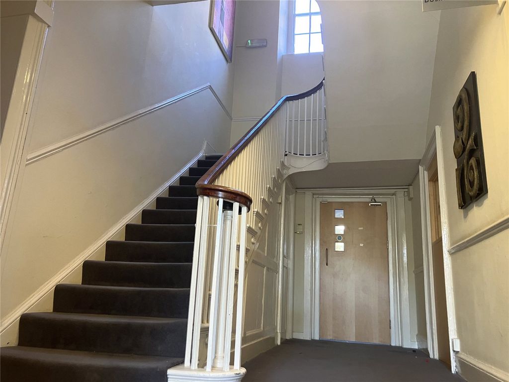 Property photo 3 of 9 Entrance