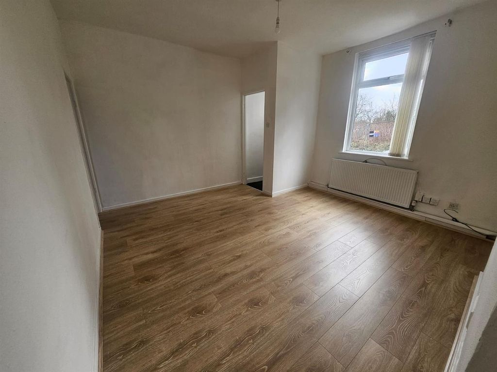 Property photo 2 of 12 Lounge 2.Jpeg