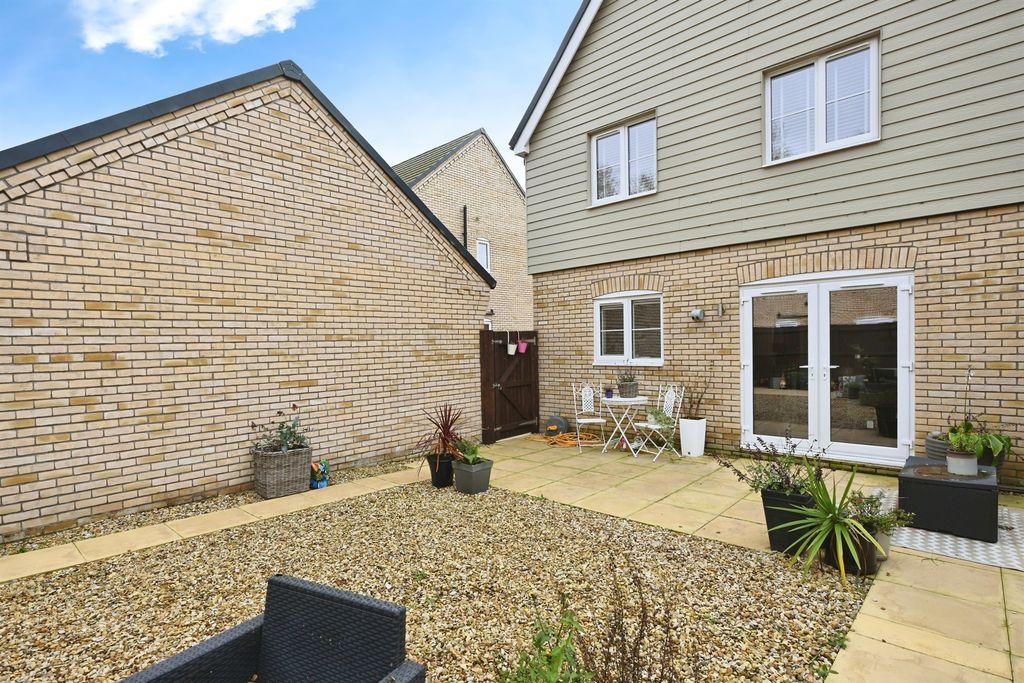 Property photo 2 of 24