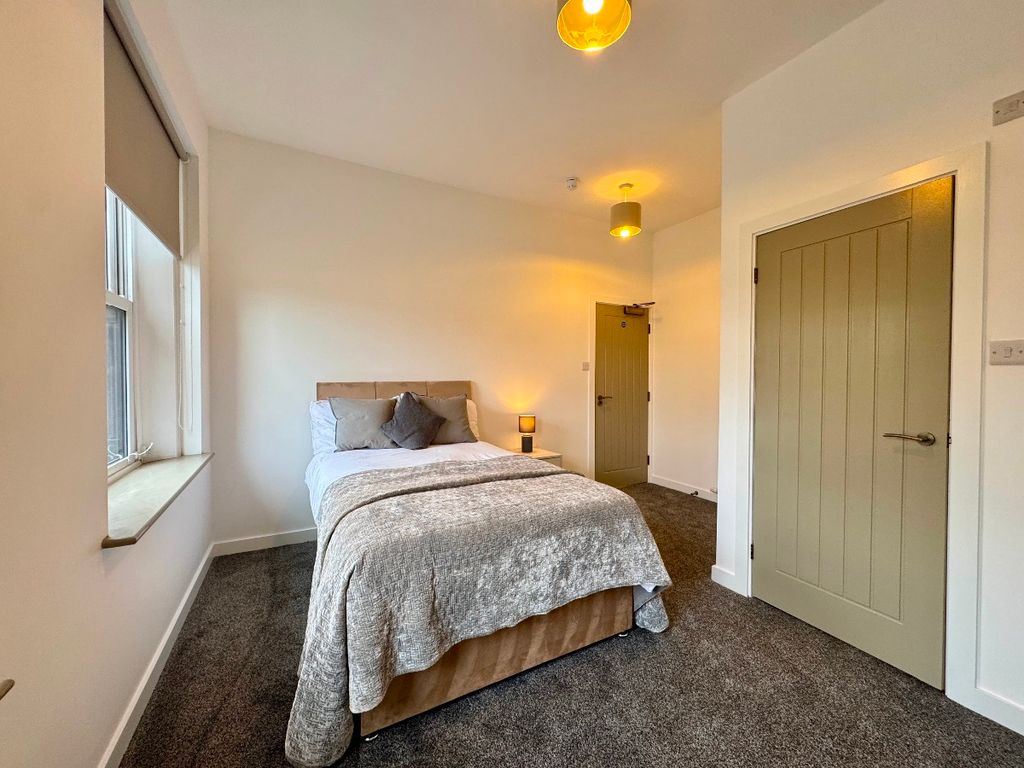 Property photo 3 of 32