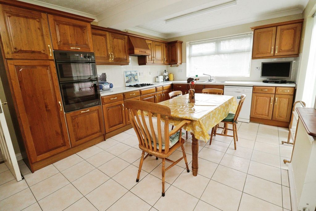 Property photo 2 of 26