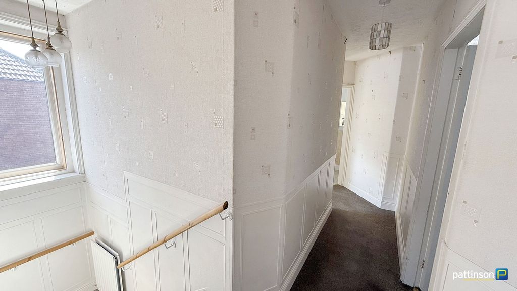 Property photo 3 of 27