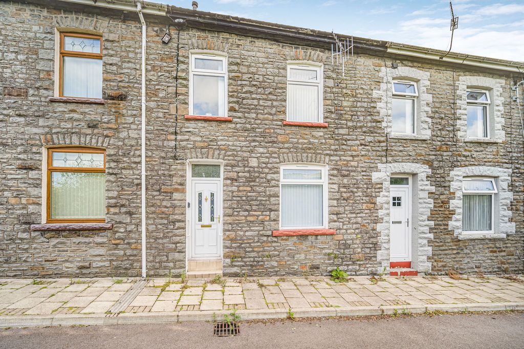 Property photo 2 of 27